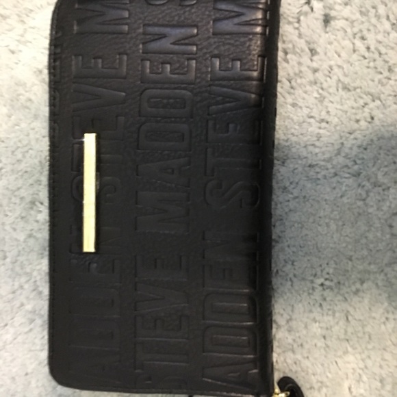 Black Steve Madden zip Around Logo Wallet - Picture 3 of 8